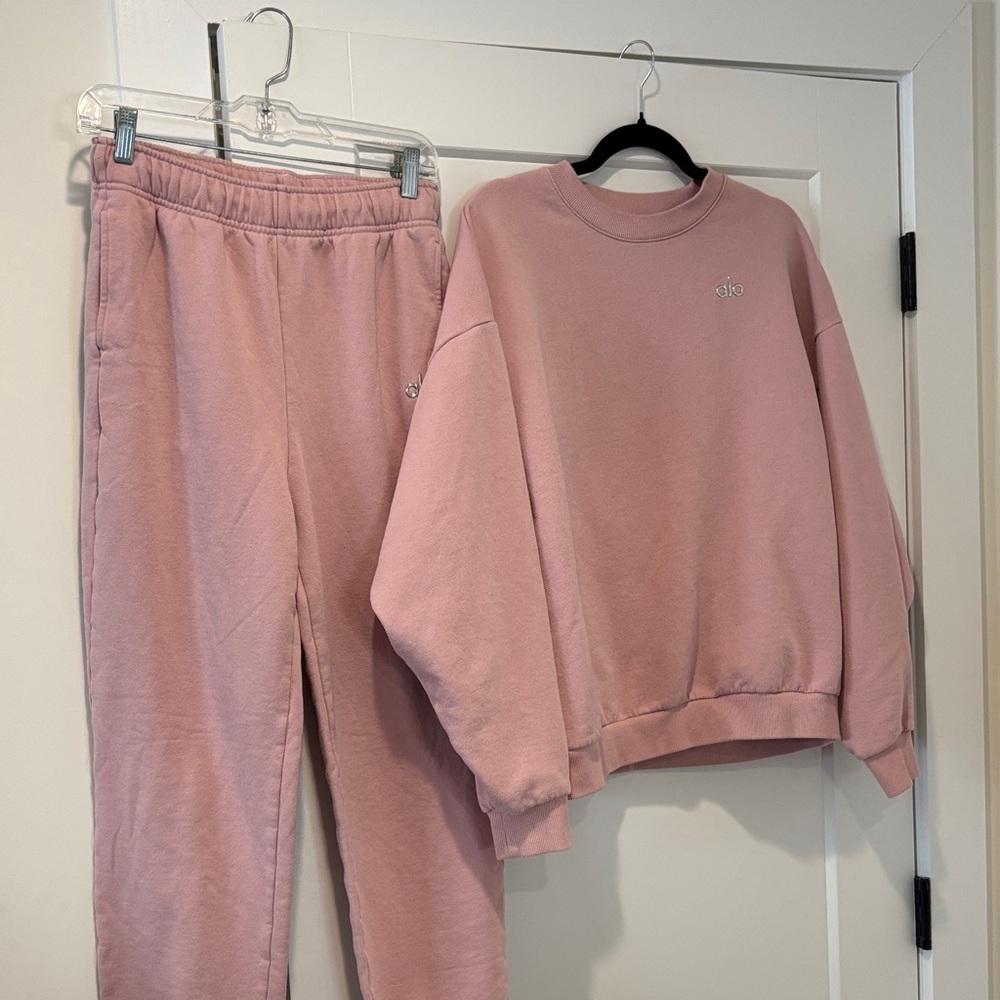 ALO Yoga Blush Pink Lounge Set Accolade